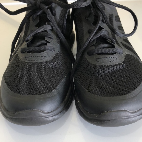 CHAMPIONS ALL BLACK MEMORY FOAM SNEAKERS. SIZE US9 - Picture 7 of 14